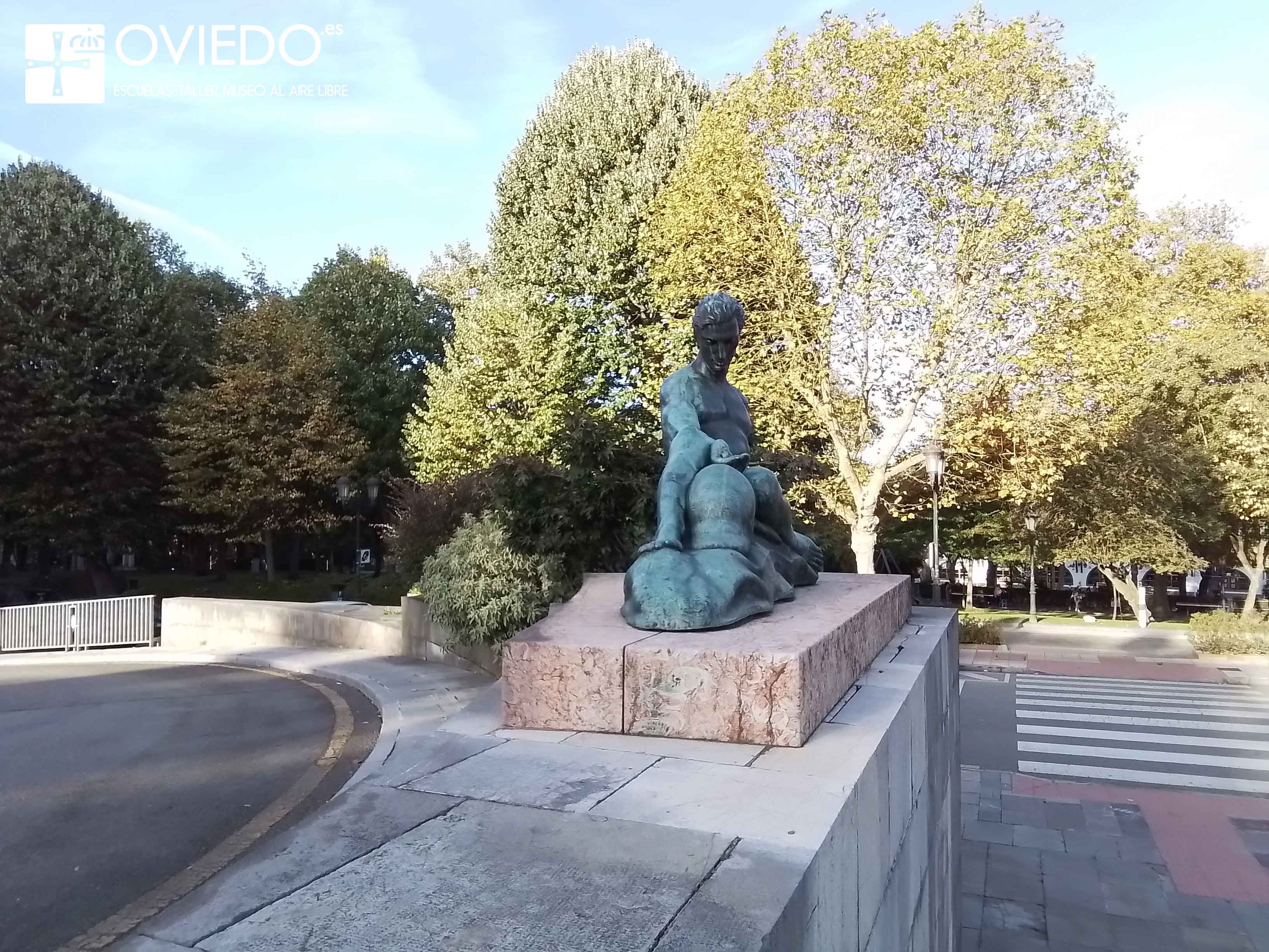 Escultura Neptuno sobre delfín